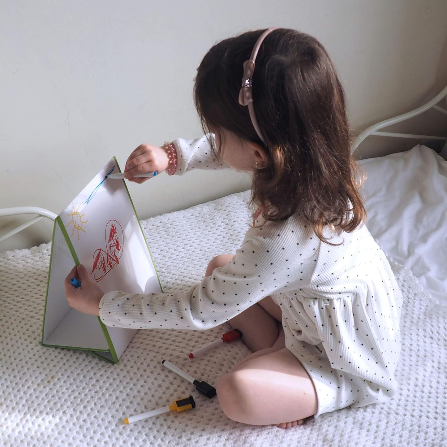 Magic Whiteboard Easel for Kids - A4 Foldable Kids Easel Double Sided Magic White Board