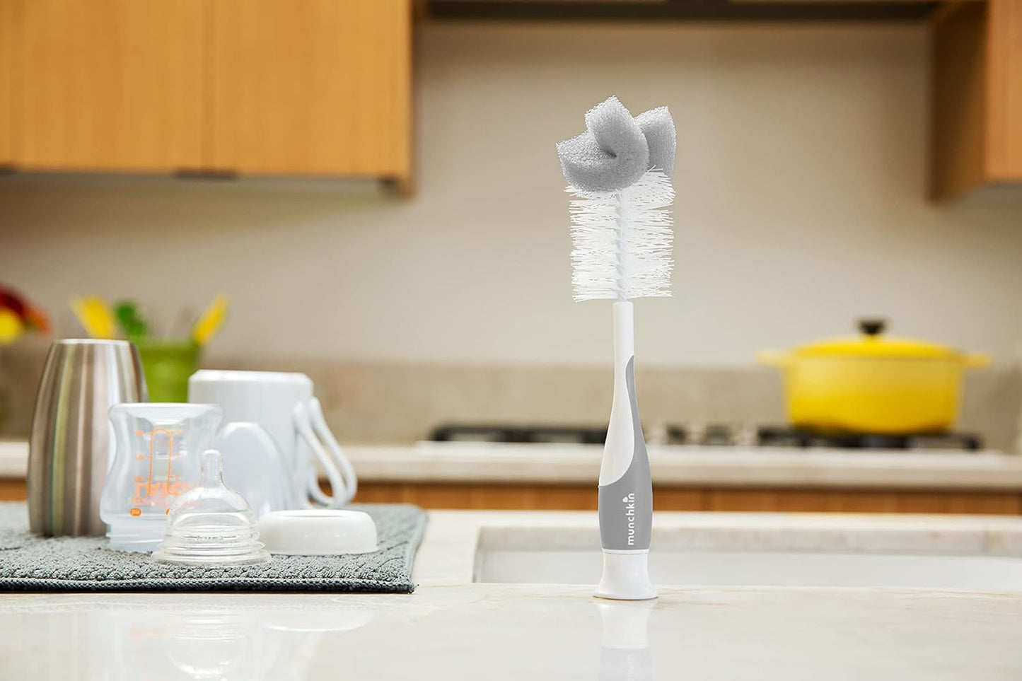 Munchkin Baby Newborn Bottle Valve and Teat Brush Cleaning 2 in 1 Munchkin