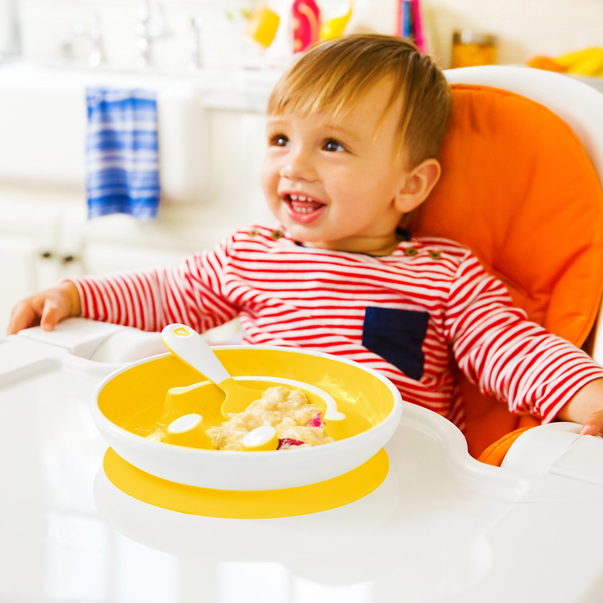 Munchkin Smile 'n Scoop Suction Training Plate and Spoon Set, Munchkin