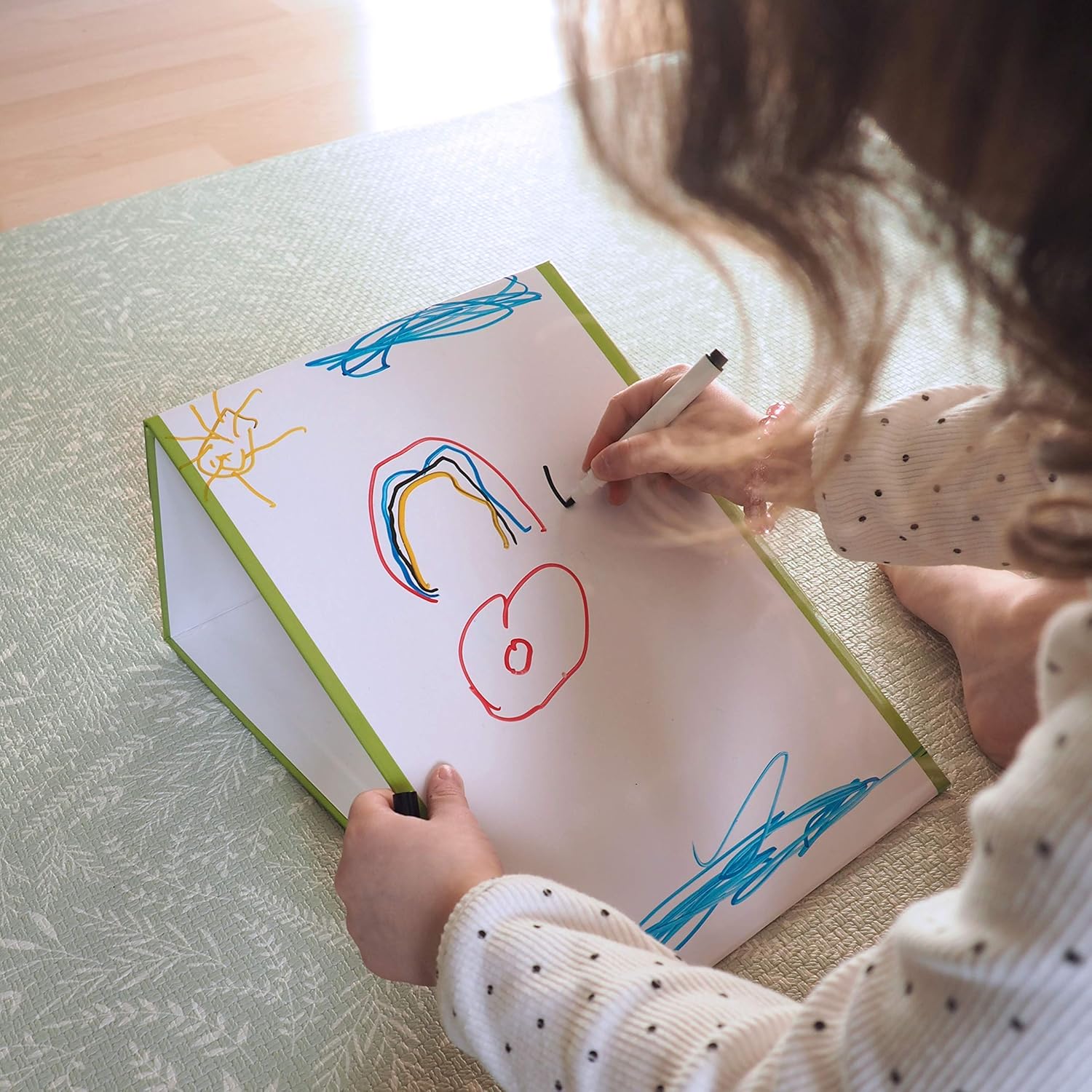Magic Whiteboard Easel for Kids - A4 Foldable Kids Easel Double Sided Magic White Board